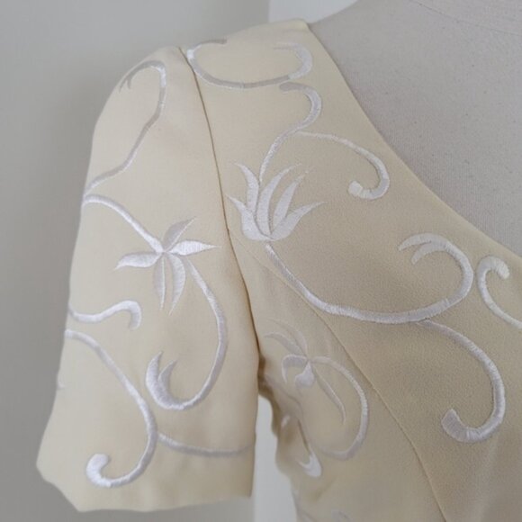 80s Pastel Yellow Mini Dress Embroidered Short Sleeve Scoop Neckline Fitted - Picture 11 of 14